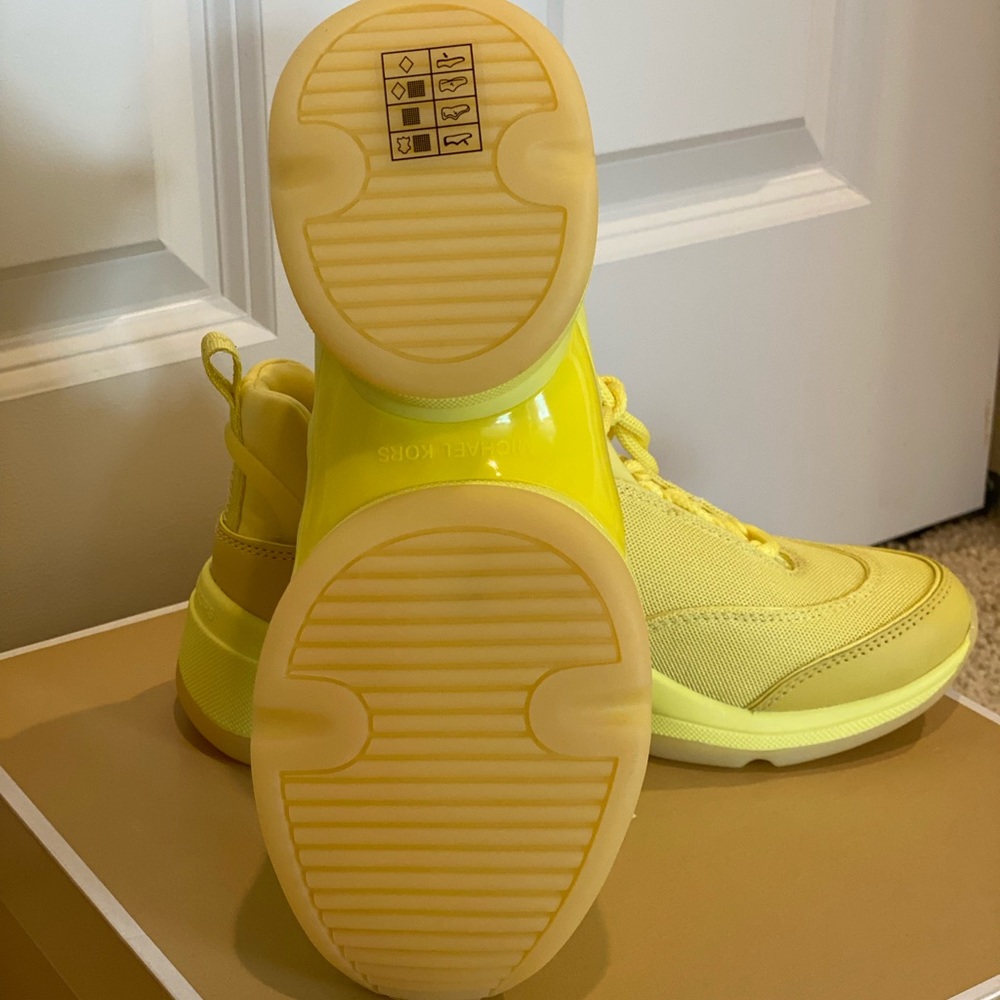 Shoes - Picture 5 of 7